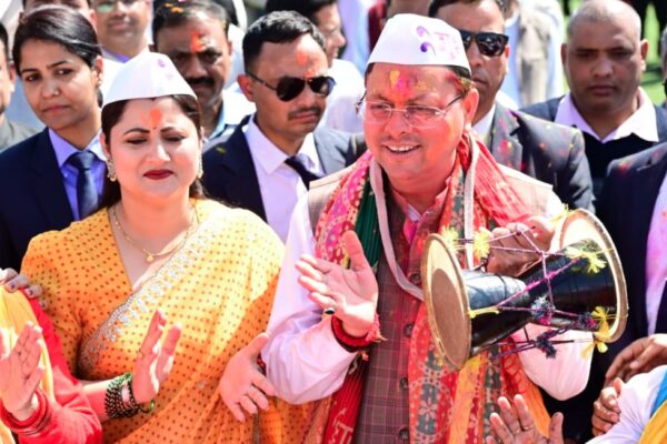 मुख्यमंत्री आवास पर आयोजित हुआ भव्य होली मिलन समारोह, लोकसंस्कृति के रंगों से सजा माहौल